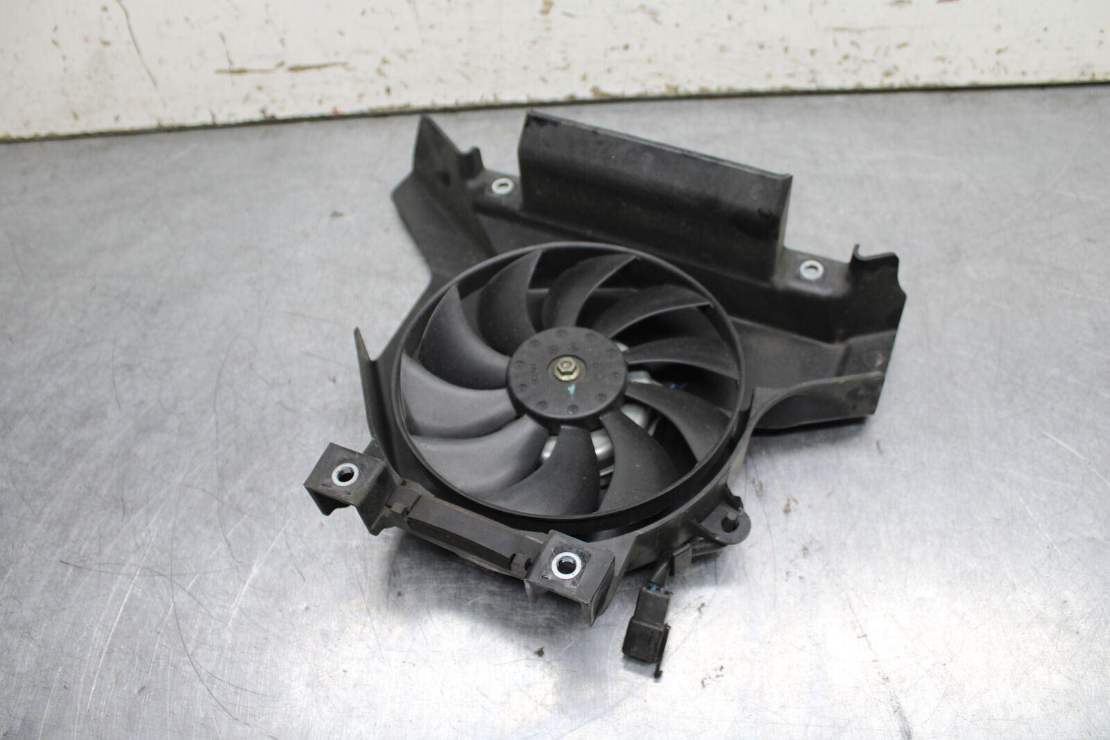19-22 KAWASAKI Z400 ENGINE RADIATOR COOLING FAN BB738
