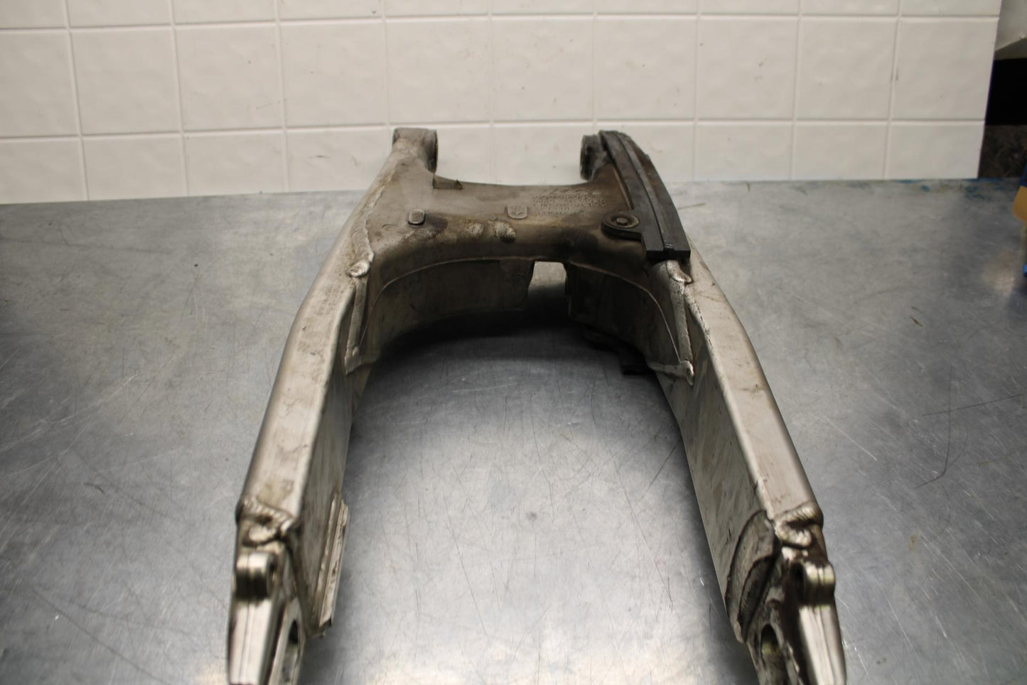 07-11 KTM  990 SUPER DUKE REAR SWINGARM BACK SUSPENSION SWING ARM BB578