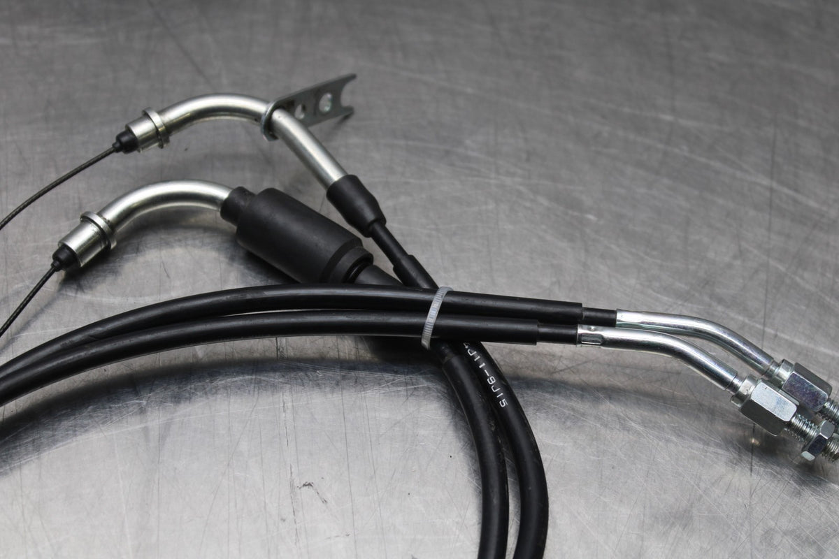 20-25 SUZUKI GSXR750 THROTTLE CABLES LINES BB810