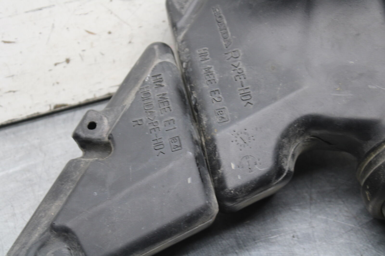 05-06 HONDA CBR600RR RIGHT LEFT INTAKE DUCTS 64330-MEE-A00 64335-MEE-940 BB655 