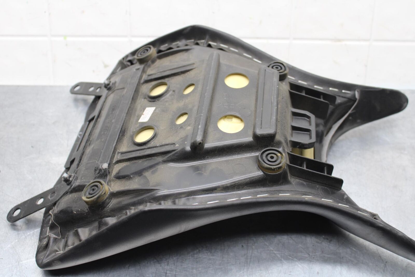 19-21 YAMAHA YZF R3 FRONT DRIVERS SEAT PAD SADDLE PILLION 1WD-F4710-02-00 BB588