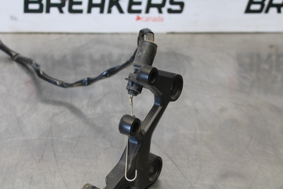 24-25 KAWASAKI NINJA 500 ABS RIGHT REARSET REAR SET DRIVER FOOT PEG REST BB899