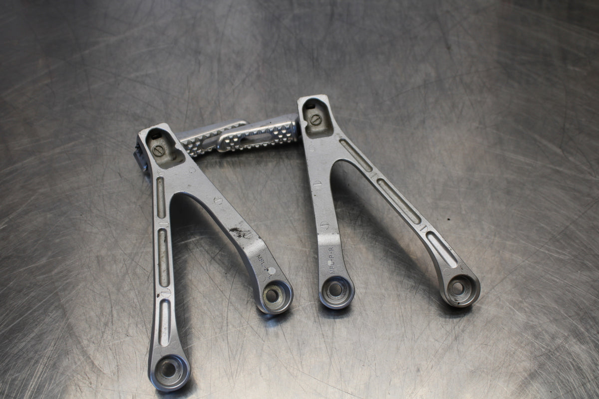 12-16 HONDA CBR1000RR REAR BACK PASSENGER PEG SET PAIR BB157