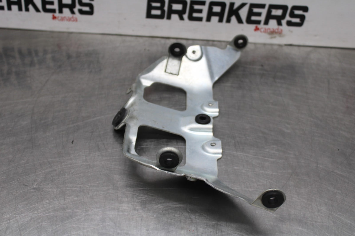06-07 SUZUKI GSXR 600 FRONT GAS TANK BRACKET MOUNT BB880