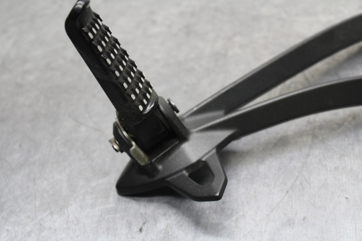 19-23 KAWASAKI NINJA ZX6R LEFT REAR BACK PASSENGER PEG BB749