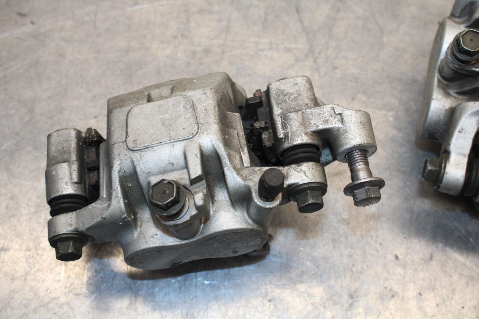 07-08 YAMAHA V STAR 1100 RIGHT LEFT FRONT BRAKE CALIPER SET PAIR CALIPERS BB71