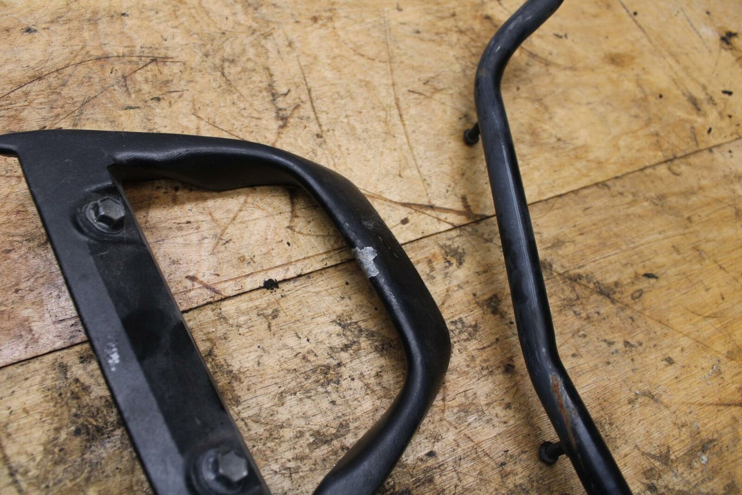 04-09 SUZUKI GS500F PASSENGER REAR SEAT GRAB BAR HANDLE SET BB335