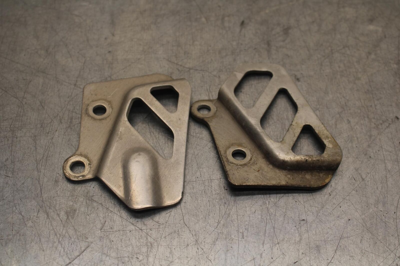 1988 Yamaha FZ600 LEFT RIGHT REARSET REAR SET HEEL GUARD COVER  BB601