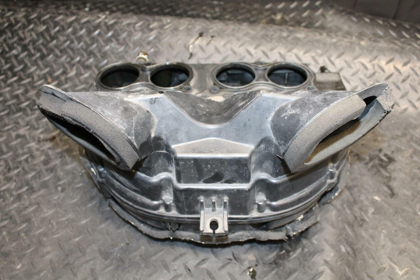 09-11 SUZUKI GSXR1000 AIRBOX AIR INTAKE FILTER BOX BB205