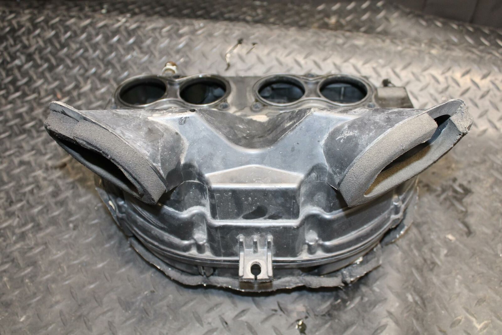 09-11 SUZUKI GSXR1000 AIRBOX AIR INTAKE FILTER BOX BB205