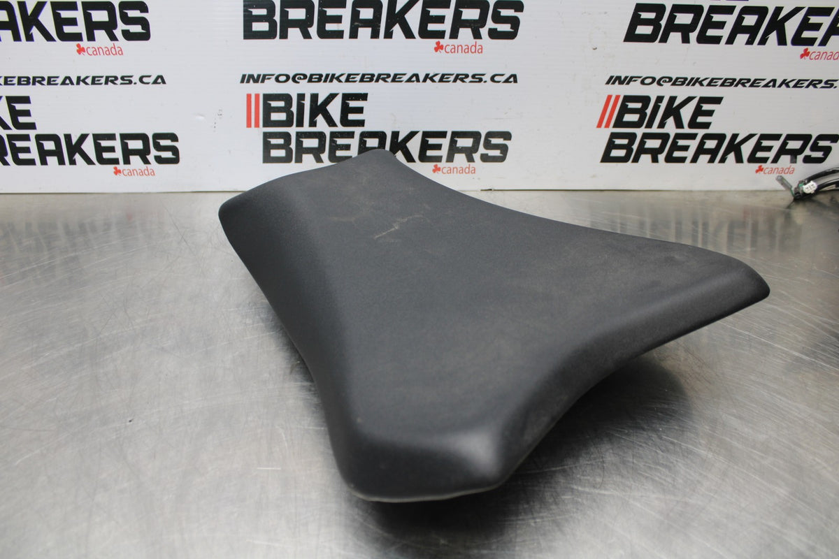 21-23 KAWASAKI NINJA ZX6R FRONT DRIVERS SEAT PAD SADDLE PILLION BB179