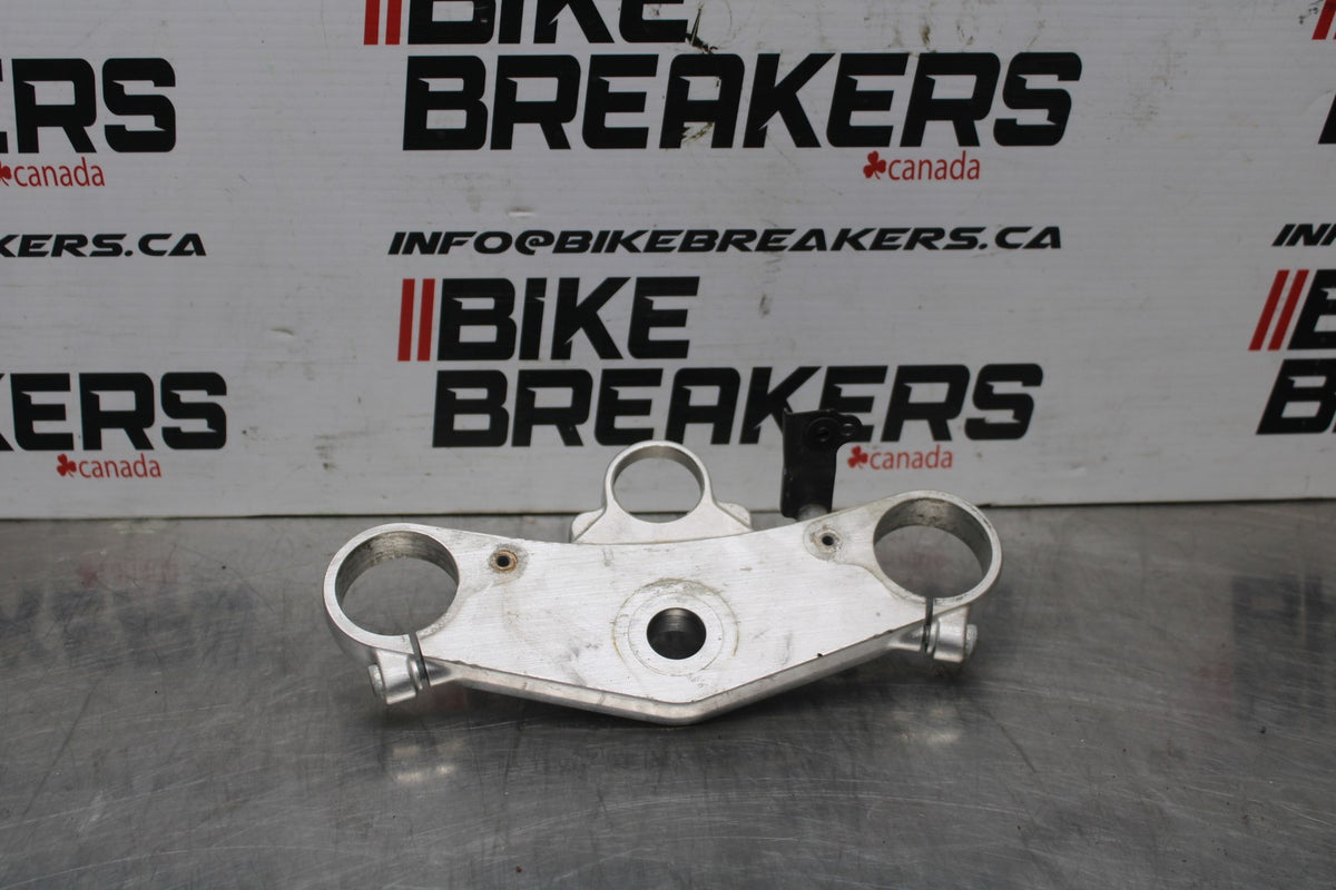 98 KAWASAKI NINJA ZX6 FORKS UPPER TRIPLE TREE CLAMP BB870