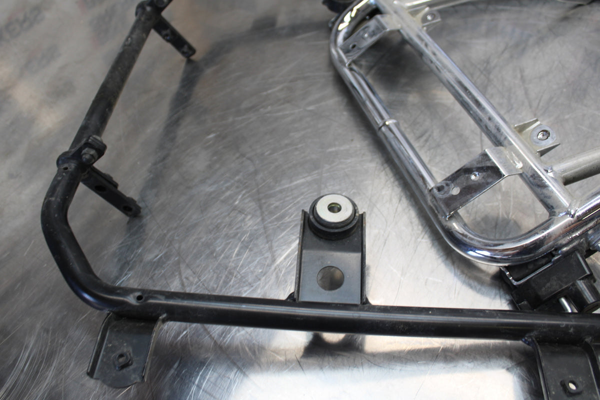 09 YAMAHA ROYAL STAR XVZ1300TF VENTURE SADDLEBAG SUB FRAME STAY MOUNTS BB151