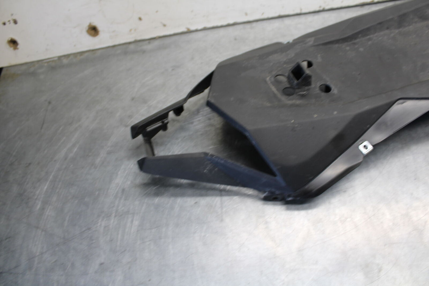 18-23 KAWASAKI NINJA 400 REAR BACK TAIL UNDERTAIL BATTERY TRAY PLASTIC BB679