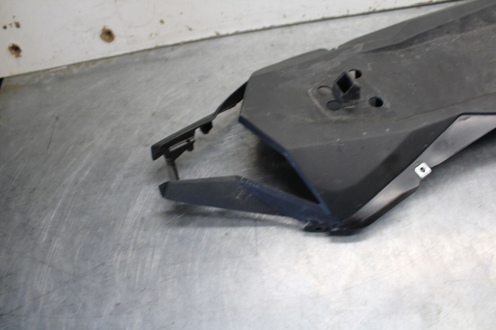 18-23 KAWASAKI NINJA 400 REAR BACK TAIL UNDERTAIL BATTERY TRAY PLASTIC BB679