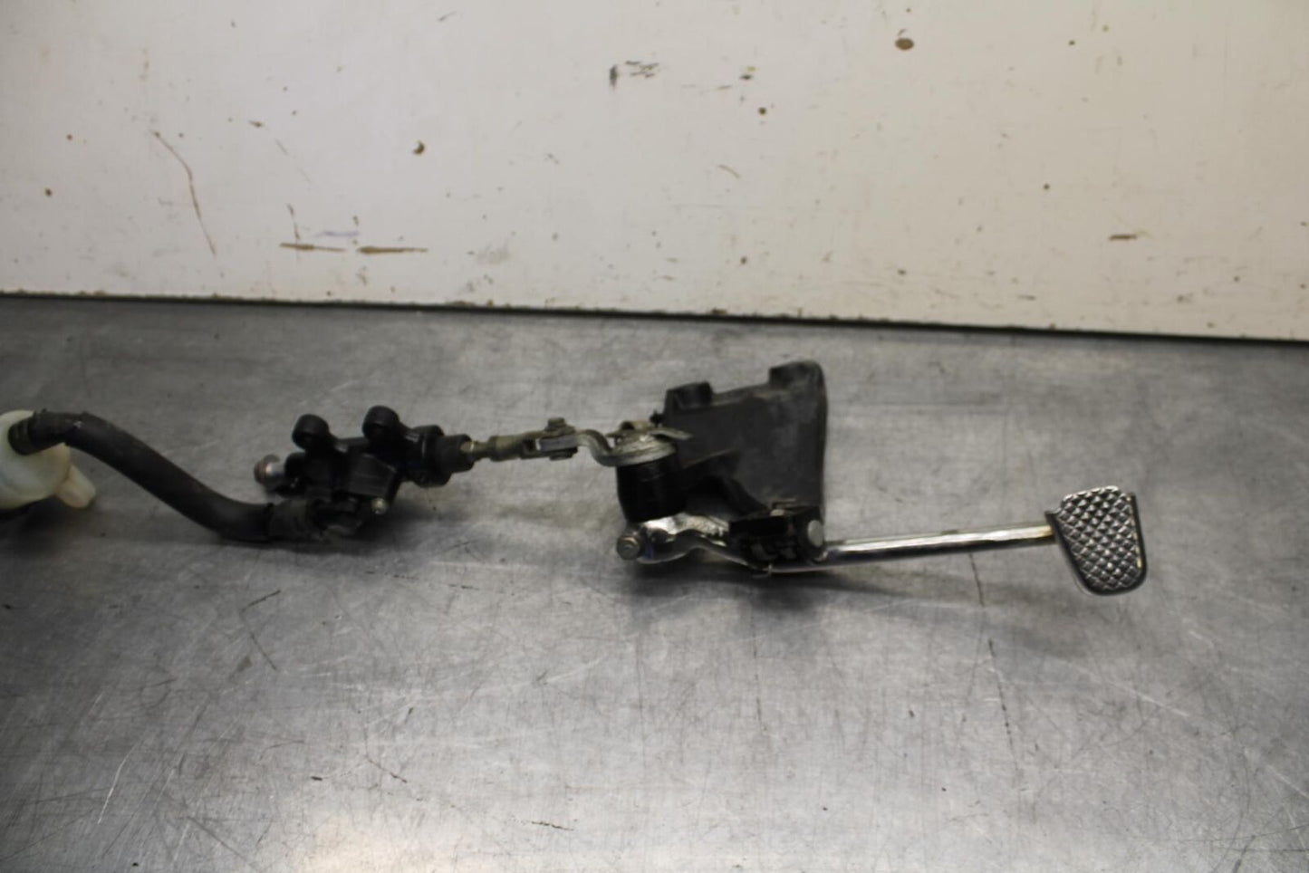 1998 Yamaha Vmax 1200 VMX1200 REAR BACK BRAKE MASTER CYLINDER W RESERVOIR BB620