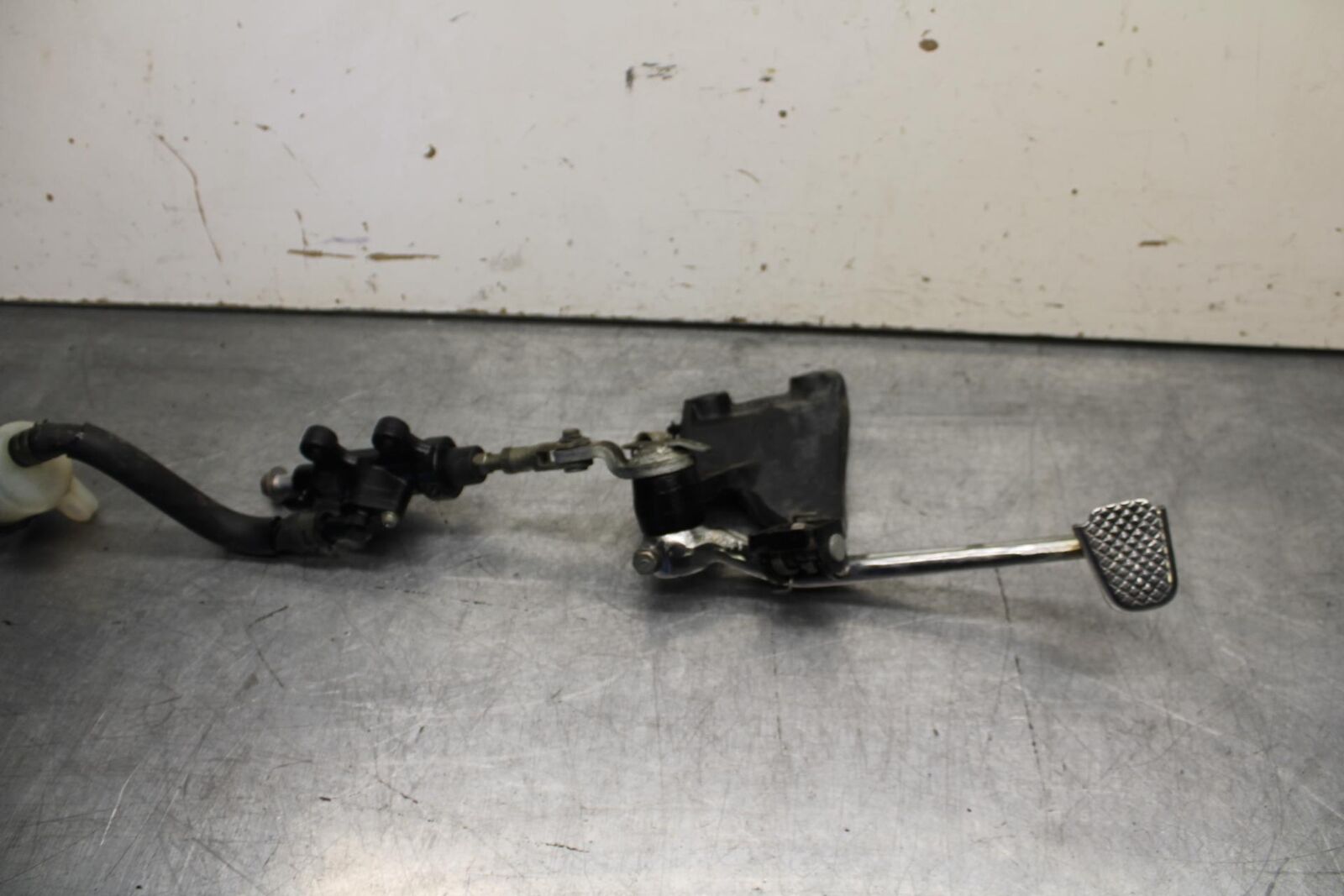 1998 Yamaha Vmax 1200 VMX1200 REAR BACK BRAKE MASTER CYLINDER W RESERVOIR BB620