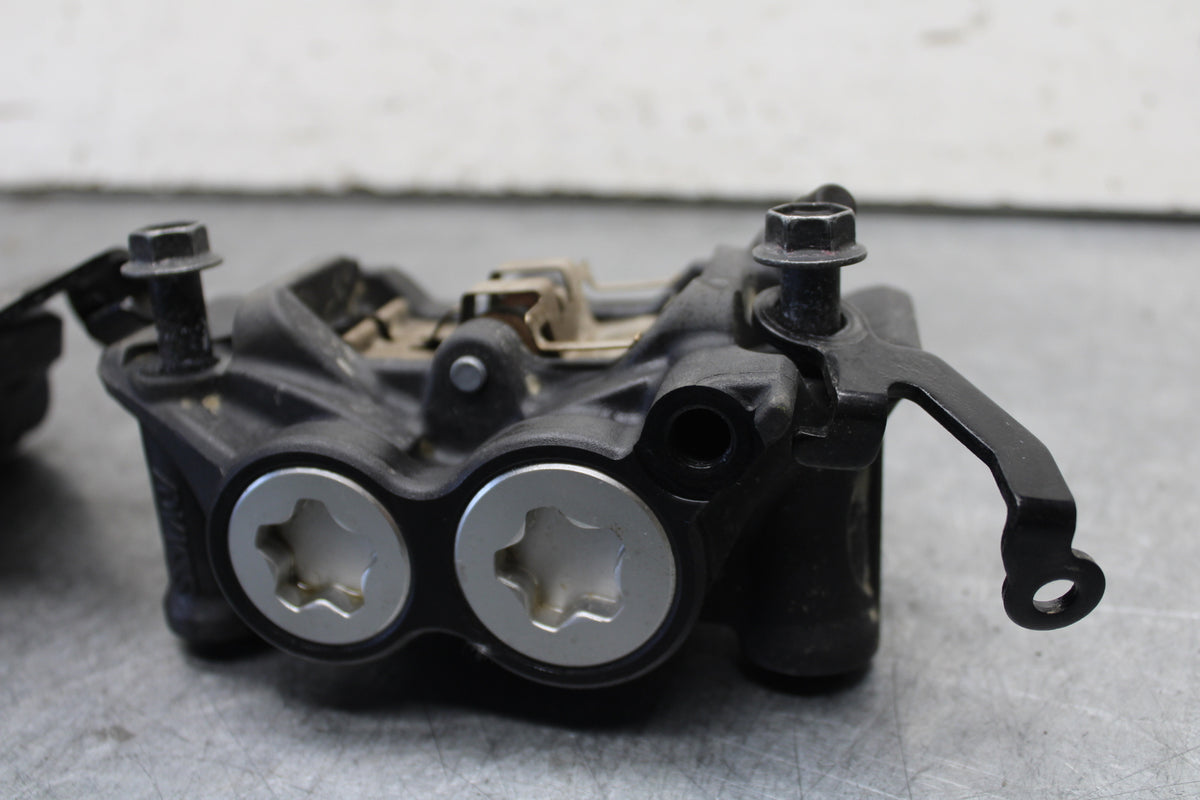 22-24 YAMAHA XSR900 RIGHT LEFT FRONT BRAKE CALIPER SET PAIR CALIPERS BB683