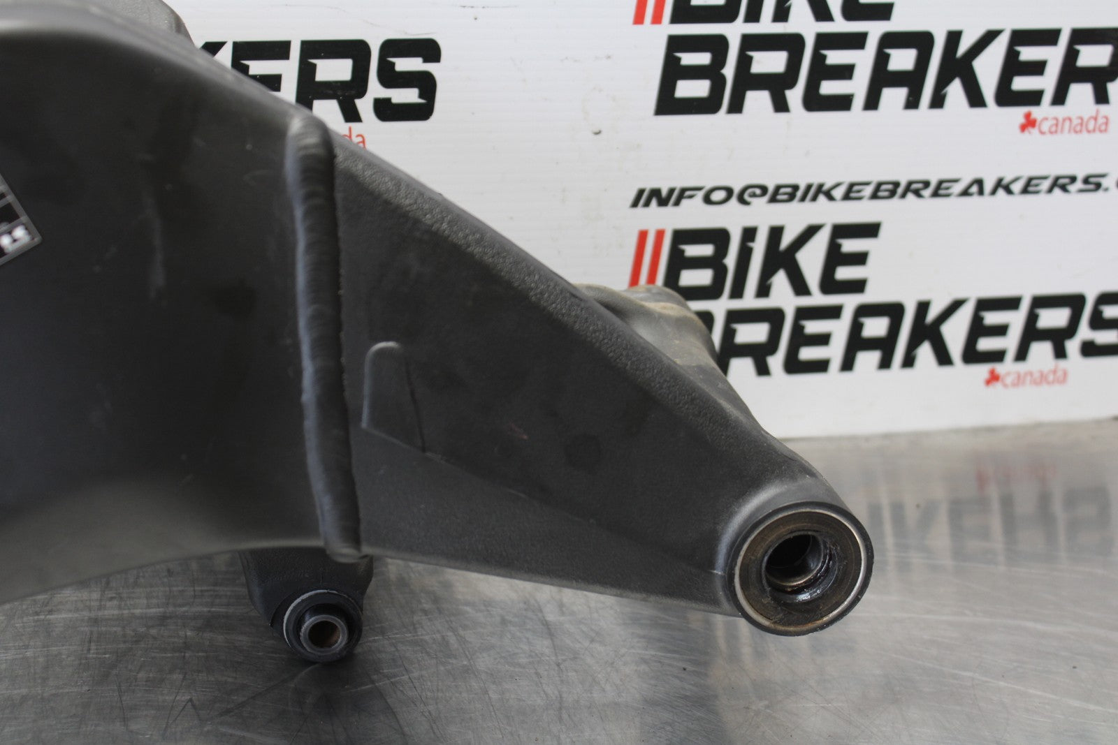 21-23 KAWASAKI NINJA ZX6R REAR SWINGARM BACK SUSPENSION SWING ARM BB179