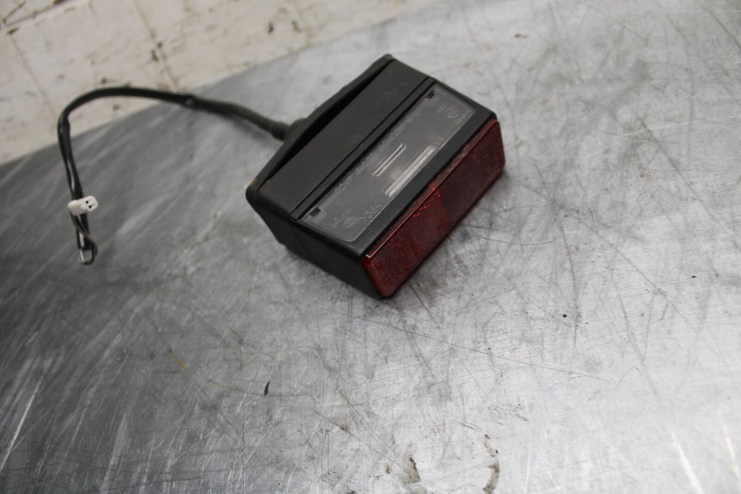 11-21 SUZUKI GSXR750 LICENSE PLATE LIGHT BB492