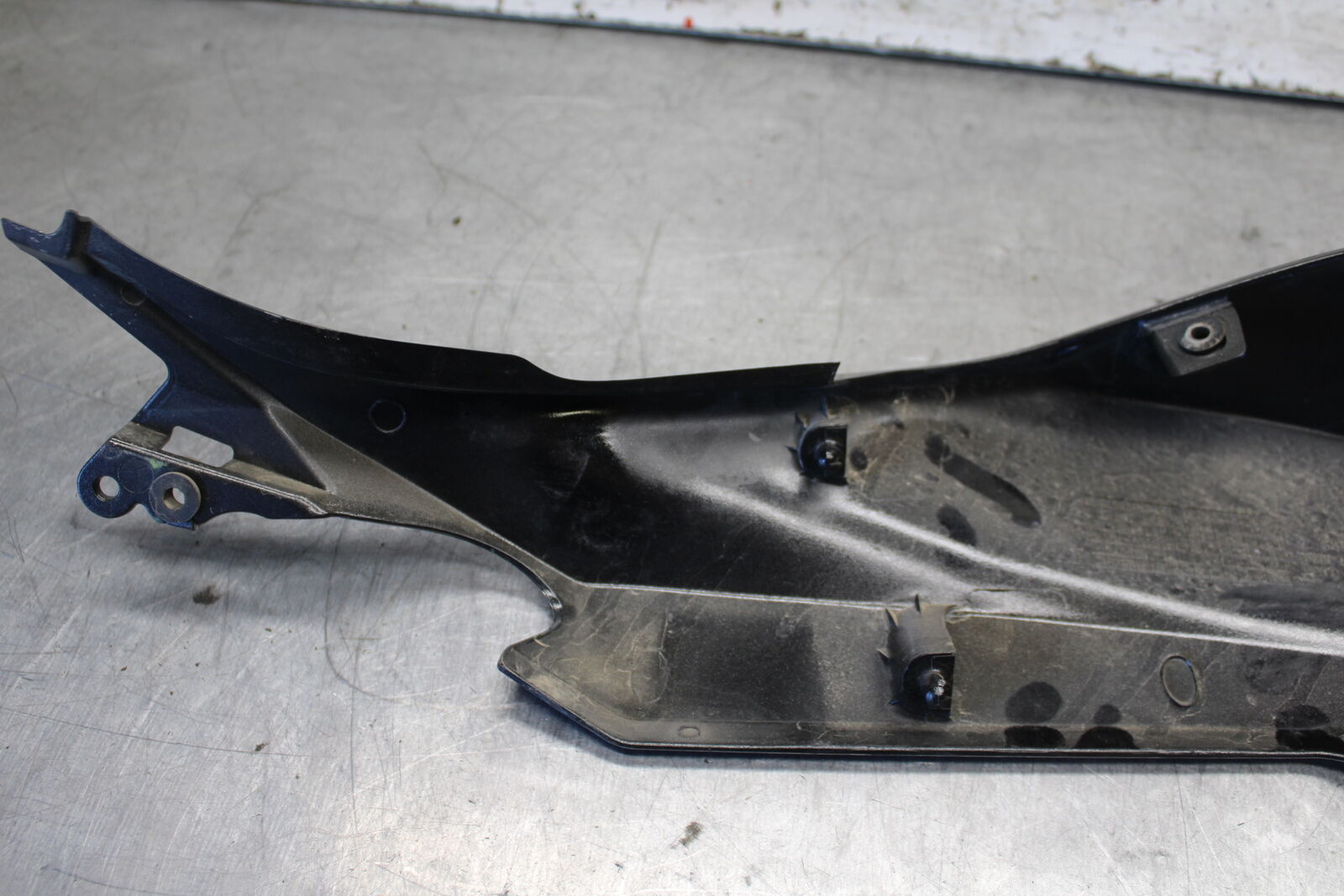 19-22 KAWASAKI Z400 RIGHT REAR BACK TAIL FAIRING COWL SHROUD BB708