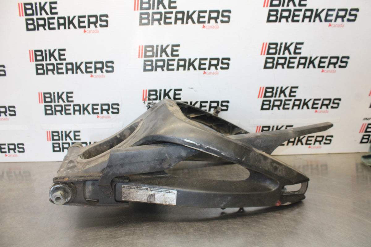 05 YAMAHA YZF R6 REAR SWINGARM BACK SUSPENSION SWING ARM BB894
