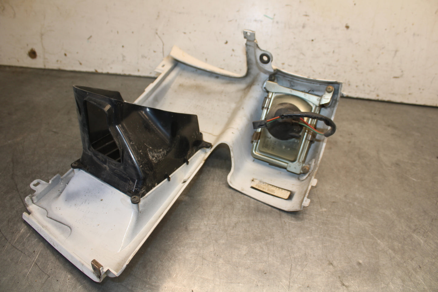 93-00 HONDA GOLDWING 1500 GL1500SE LOWER SIDE FAIRING COWL PLASTIC COVER BB700