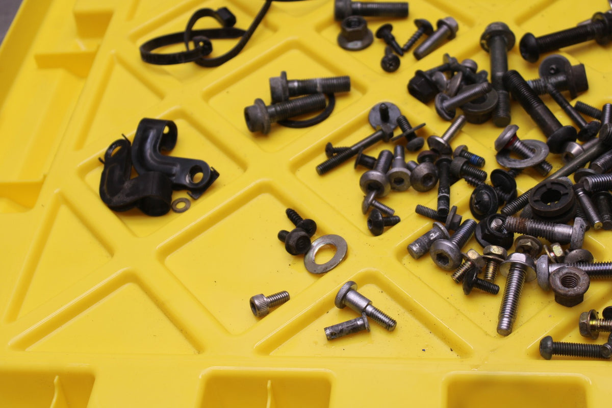05 YAMAHA YZF R6 MOUNTING BOLTS HARDWARE MOTOR SCREWS BB858