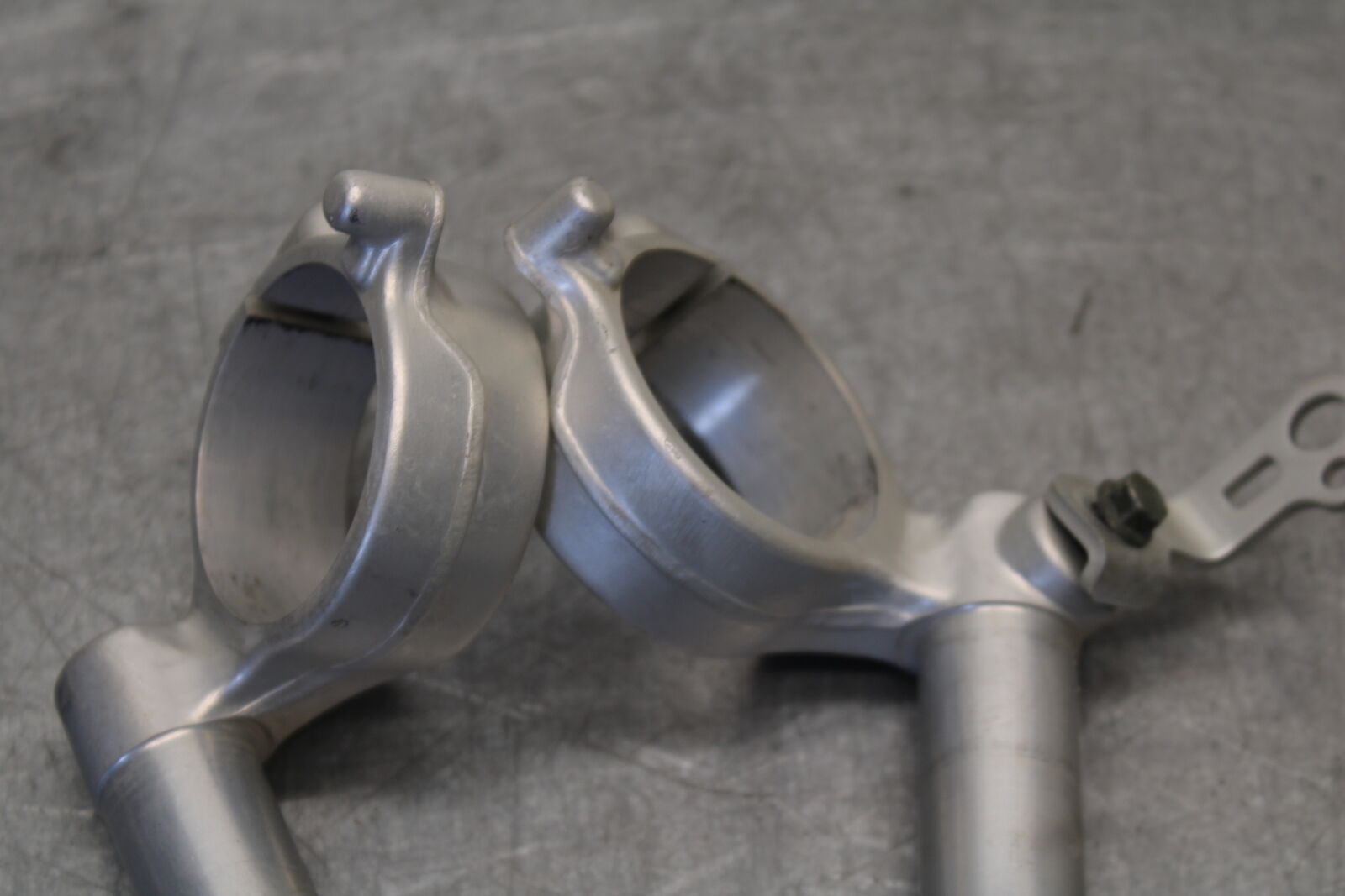 05-06 SUZUKI GSXR1000 LEFT RIGHT CLIP ON HANDLEBARS PAIR SET 56111-41G00 BB663