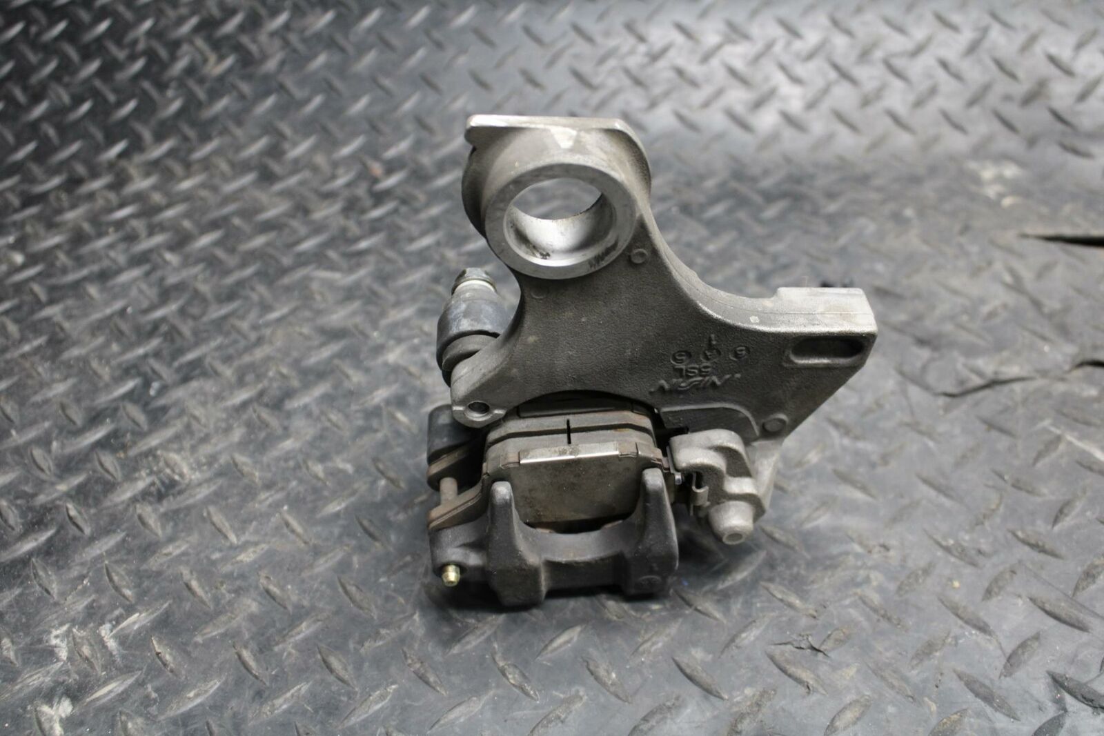 05 YAMAHA YZF R6S REAR BACK BRAKE CALIPER W MOUNT BRACKET BB234