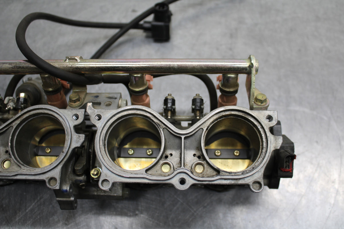 03-04 HONDA CBR600RR MAIN FUEL INJECTORS / THROTTLE BODIES BB134