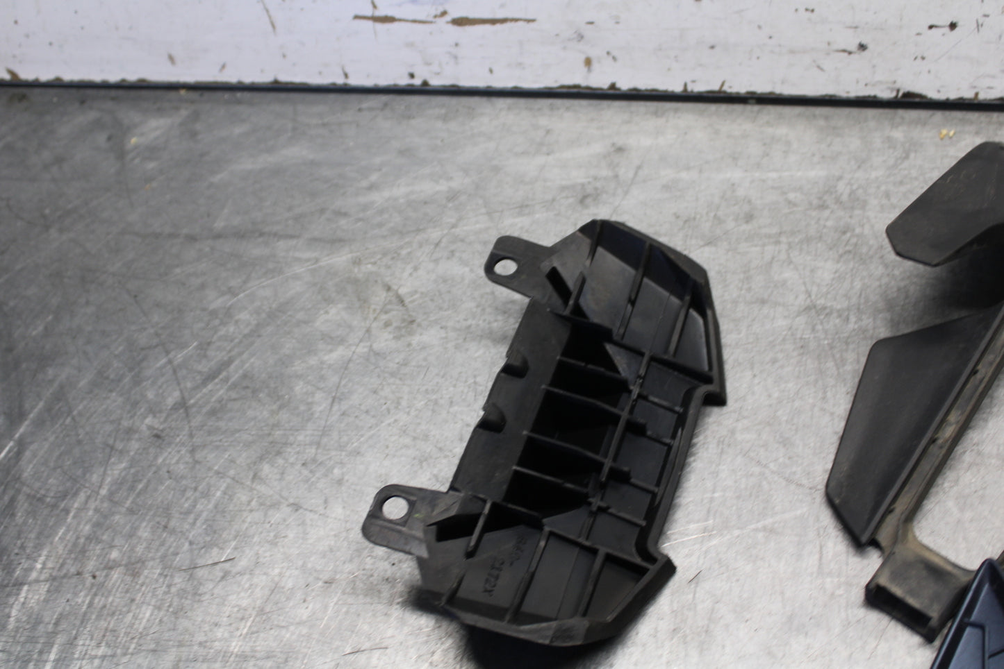 21-24 YAMAHA MT-07 MISCELLANEOUS PANELS COVERS TRIM  COWLS BB662