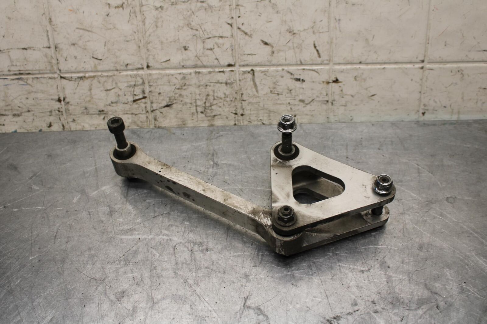 2007 Yamaha YZF R1 REAR DOGBONE SHOCK LINKAGE LINK BB575