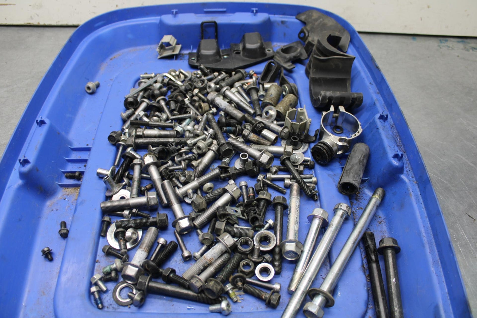06-14 YAMAHA ROADLINER S XV1900S MISCELLANEOUS MOUNTING BOLTS HARDWARE BB619 