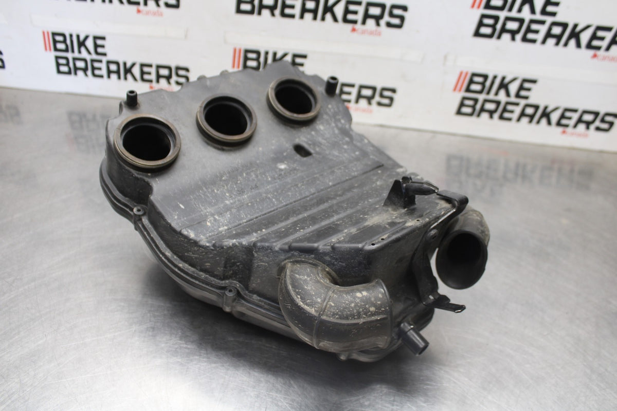 05-08 TRIUMPH SPEED TRIPLE 1050 AIRBOX AIR INTAKE FILTER BOX BB933