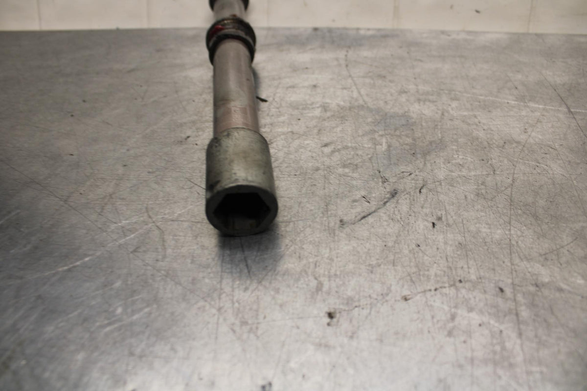 2008 Honda CBR1000RR FRONT WHEEL RIM AXLE PIVOT BOLT 44301-MFL-000 BB579