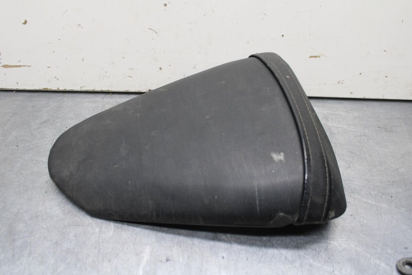 09-12 KAWASAKI NINJA ZX6R REAR BACK PASSENGER TANDEM SEAT SADDLE PILLION BB617