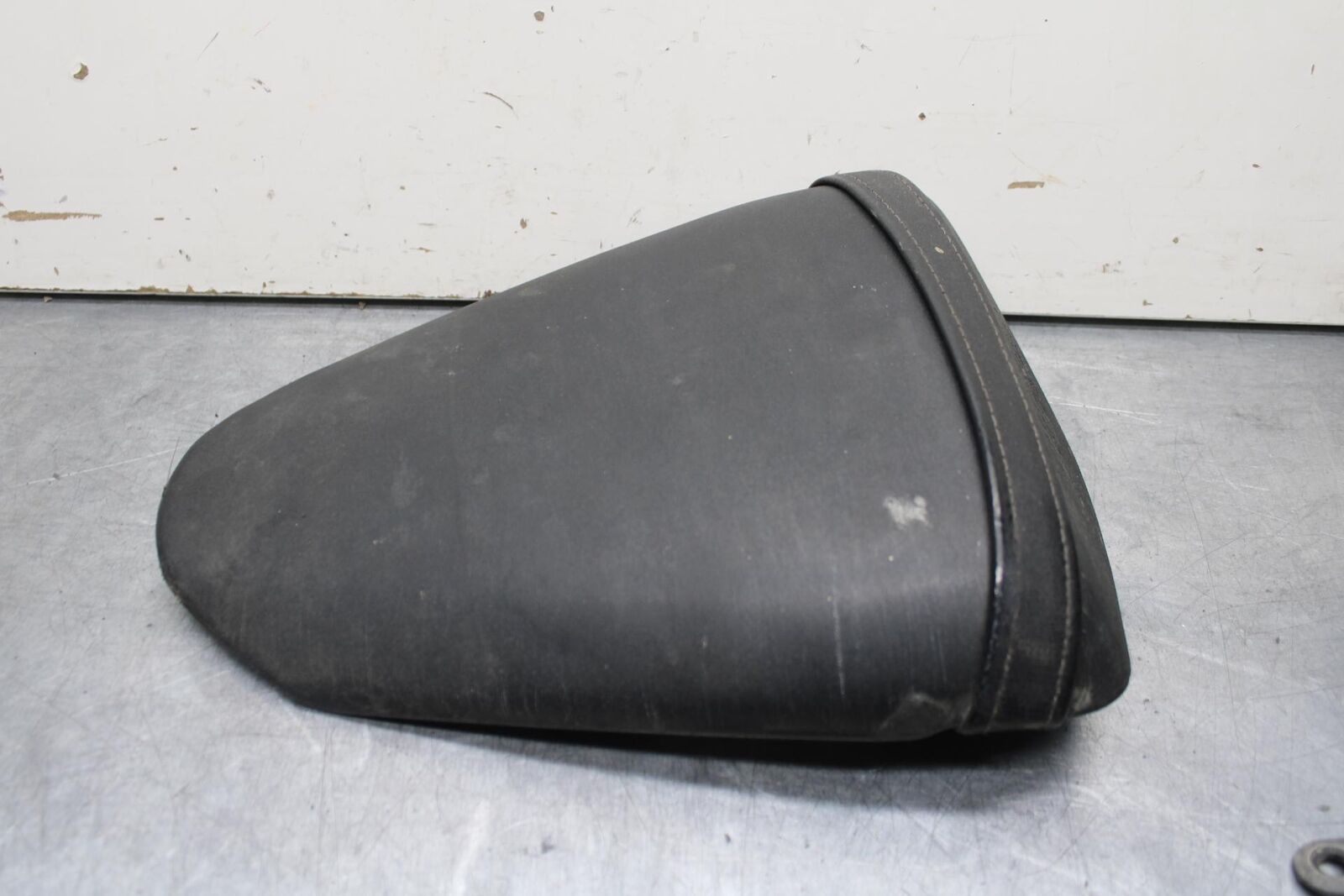 09-12 KAWASAKI NINJA ZX6R REAR BACK PASSENGER TANDEM SEAT SADDLE PILLION BB617