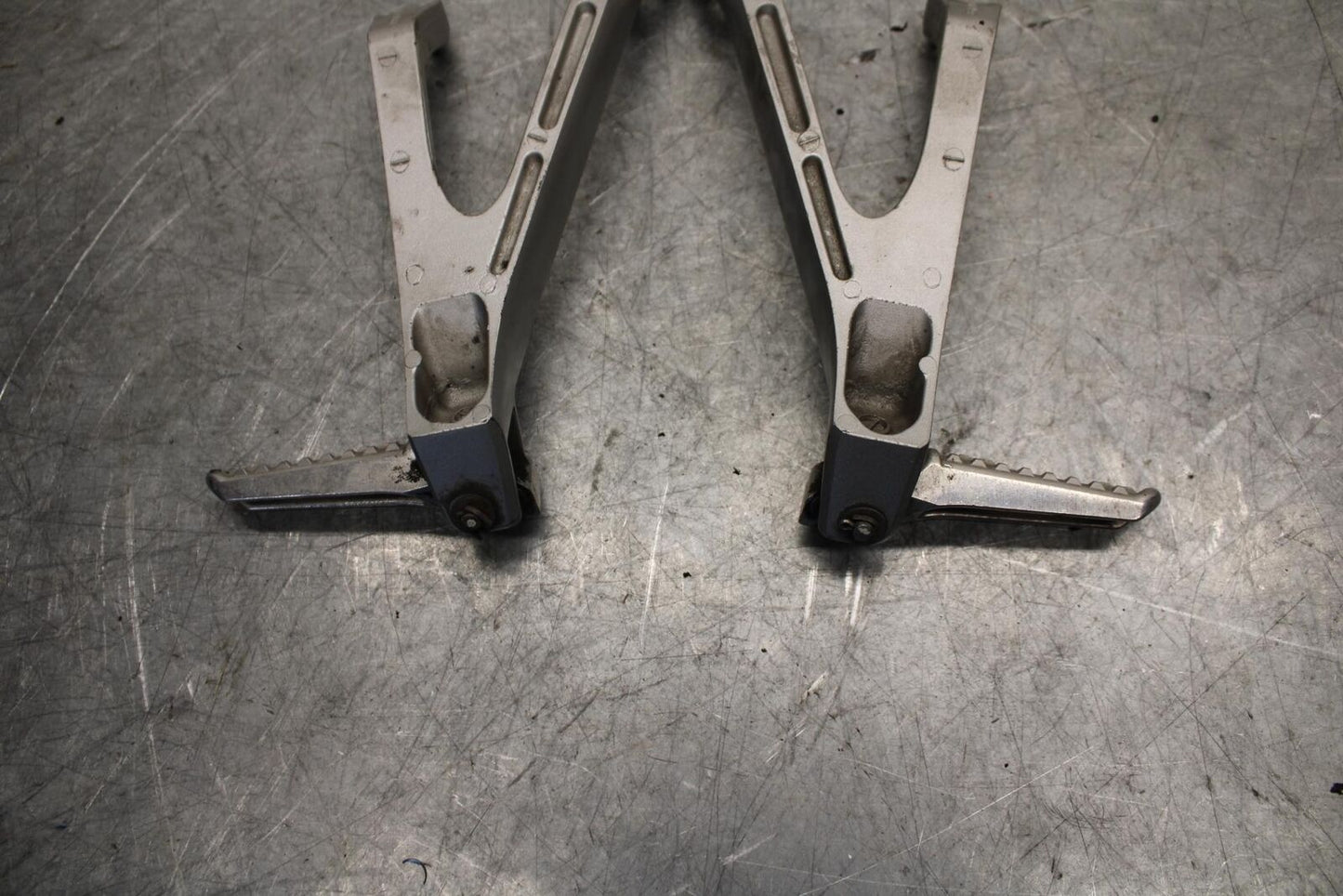 2016 Honda CBR1000RR REAR BACK PASSENGER PEG SET PAIR 50720-MEL-305 BB530