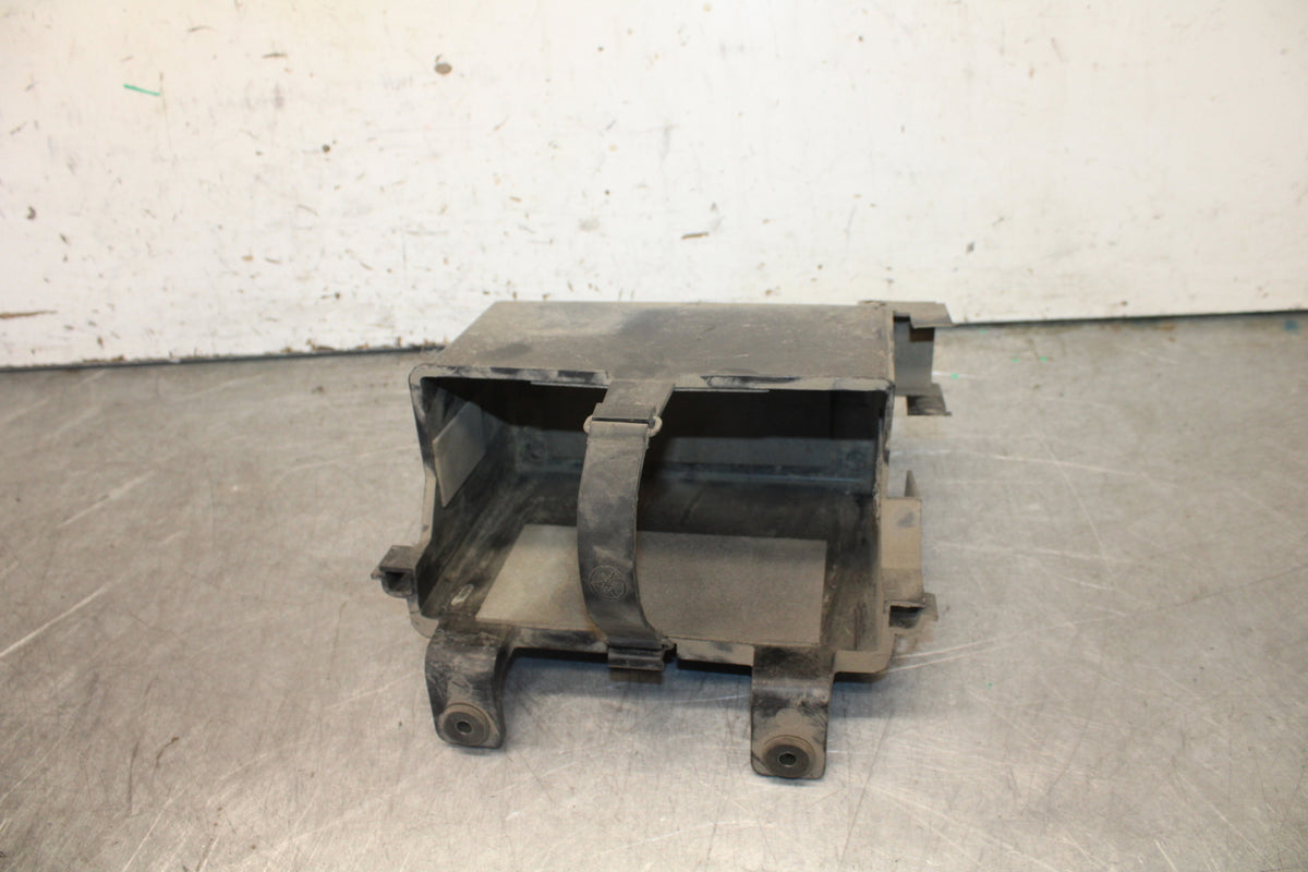 05-06 YAMAHA ROYAL STAR BATTERY TRAY BOX HOLDER BB697