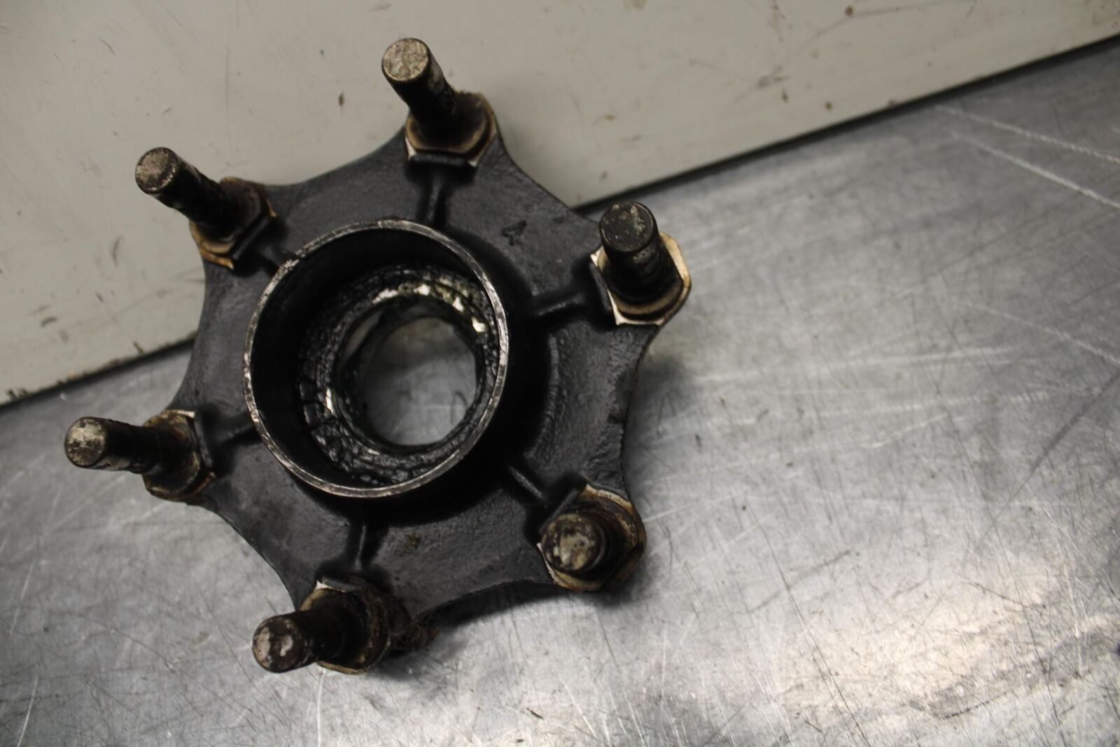 1983 Honda V45 Magna VF750C REAR HUB WHEEL BB91