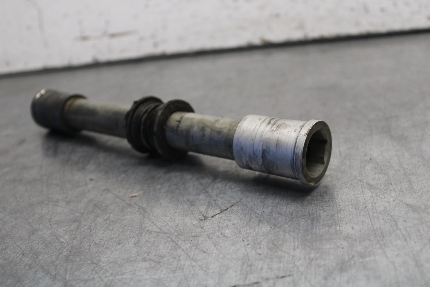 09-12 KAWASAKI NINJA ZX6R FRONT WHEEL RIM AXLE PIVOT BOLT 41068-0034 BB698