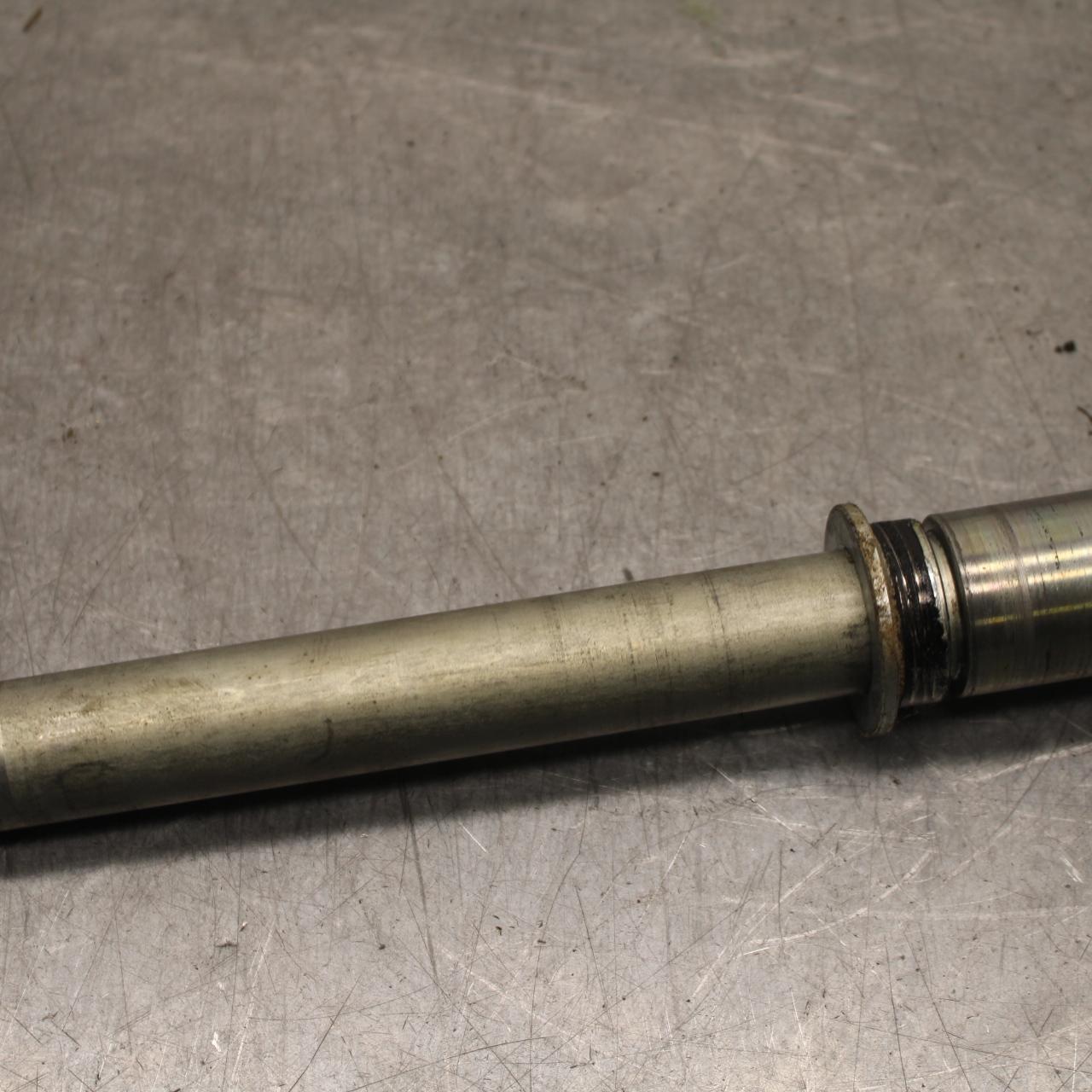 21 KAWASAKI NINJA ZX6R FRONT WHEEL RIM AXLE PIVOT BOLT 41068-0599 BB647