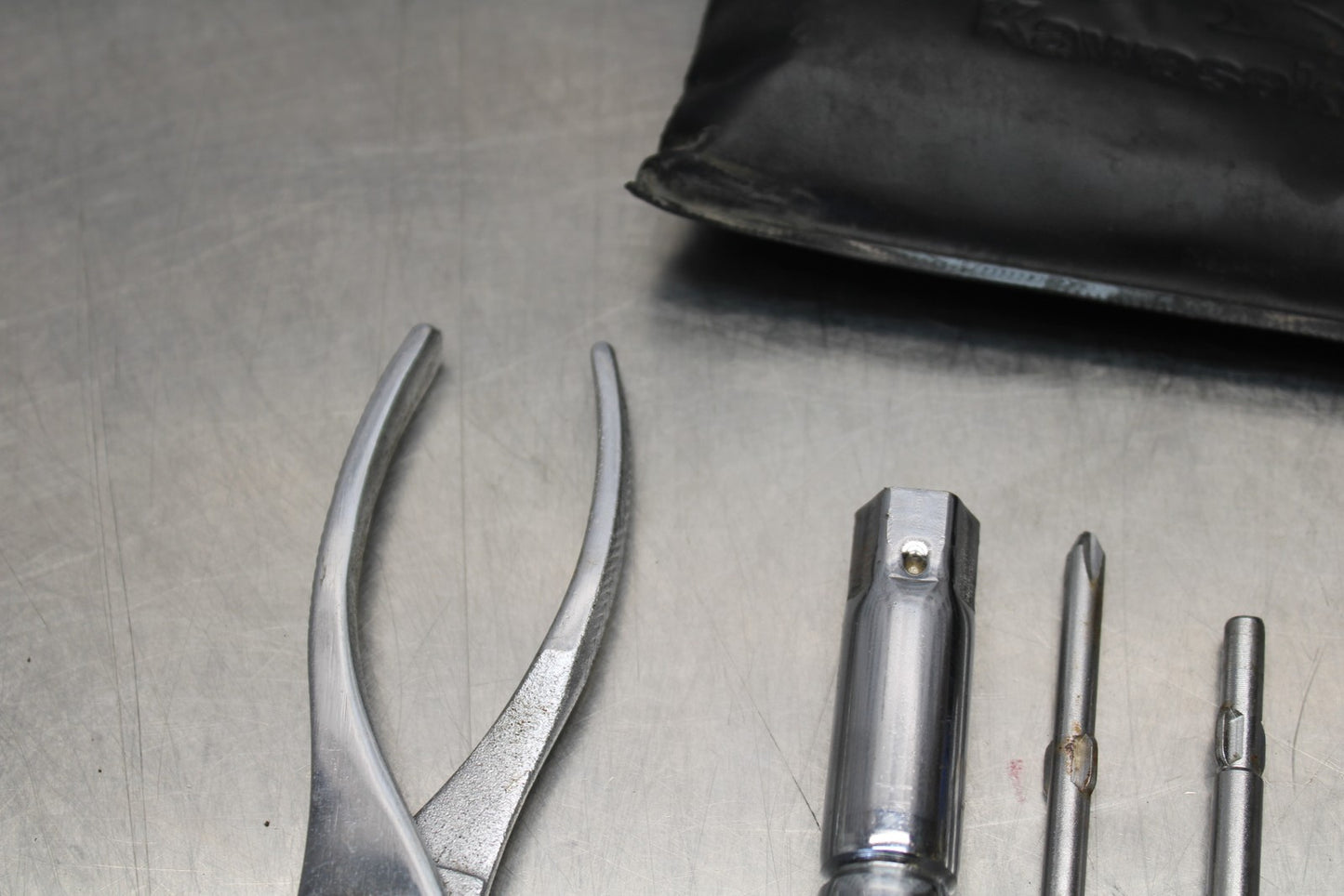 03-08 KAWASAKI VULCAN 1600 STOCK TOOLS OEM TOOL BAG KIT SET BB196