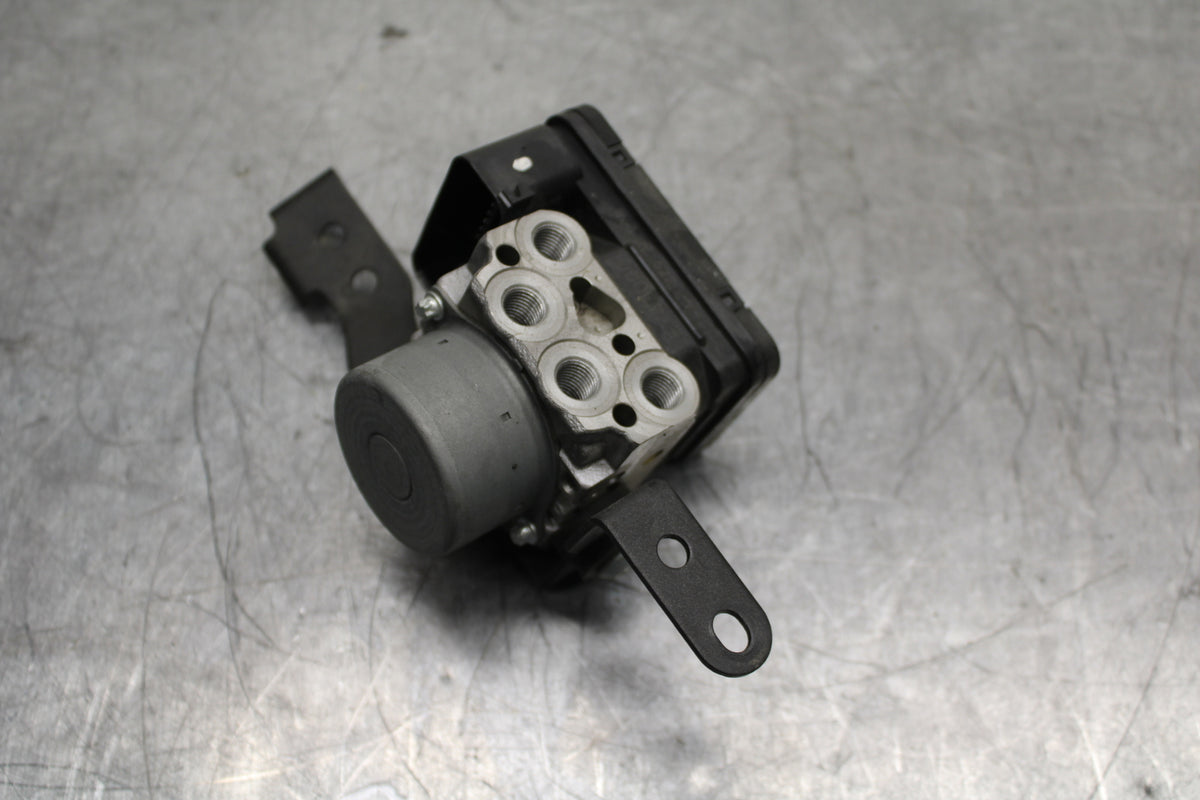 19-22 KAWASAKI Z400 ABS PUMP UNIT MODULE BB738