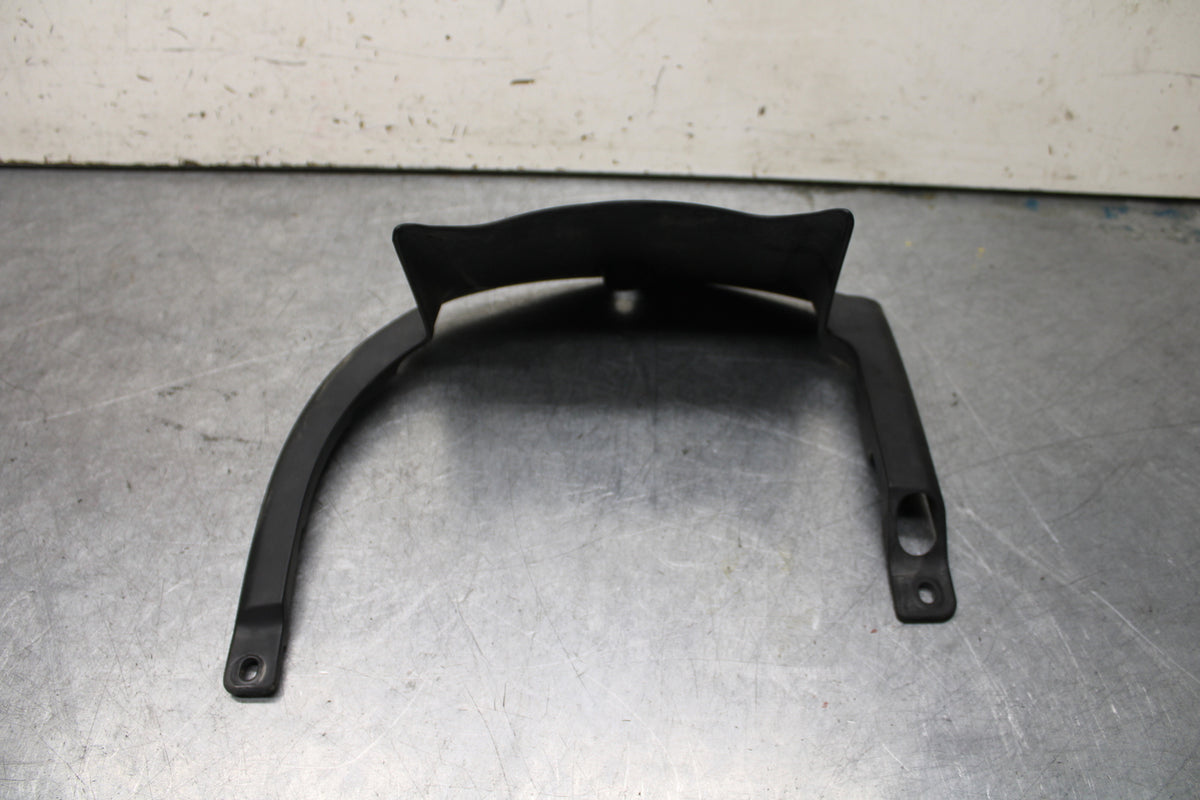 16 KAWASAKI NINJA ZX10R REAR BACK WHEEL TIRE HUGGER FENDER 35023-0188  BB650