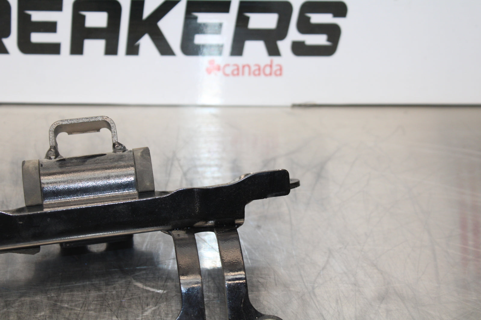 04-05 KAWASAKI NINJA ZX10R GAS TANK FUEL PETROL RESERVOIR BRACKET MOUNT BB163