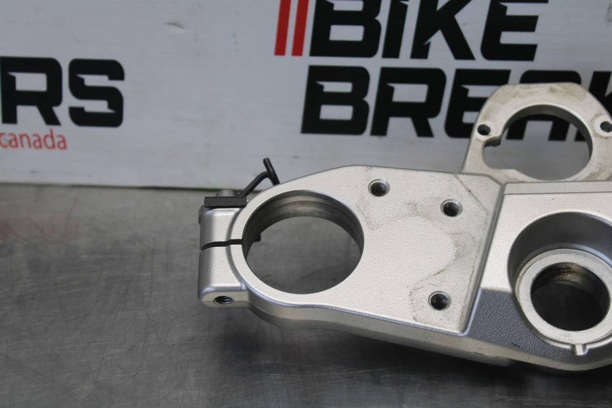 09 KAWASAKI CONCOURS 14 ZG1400B FORKS UPPER TRIPLE TREE CLAMP BB875
