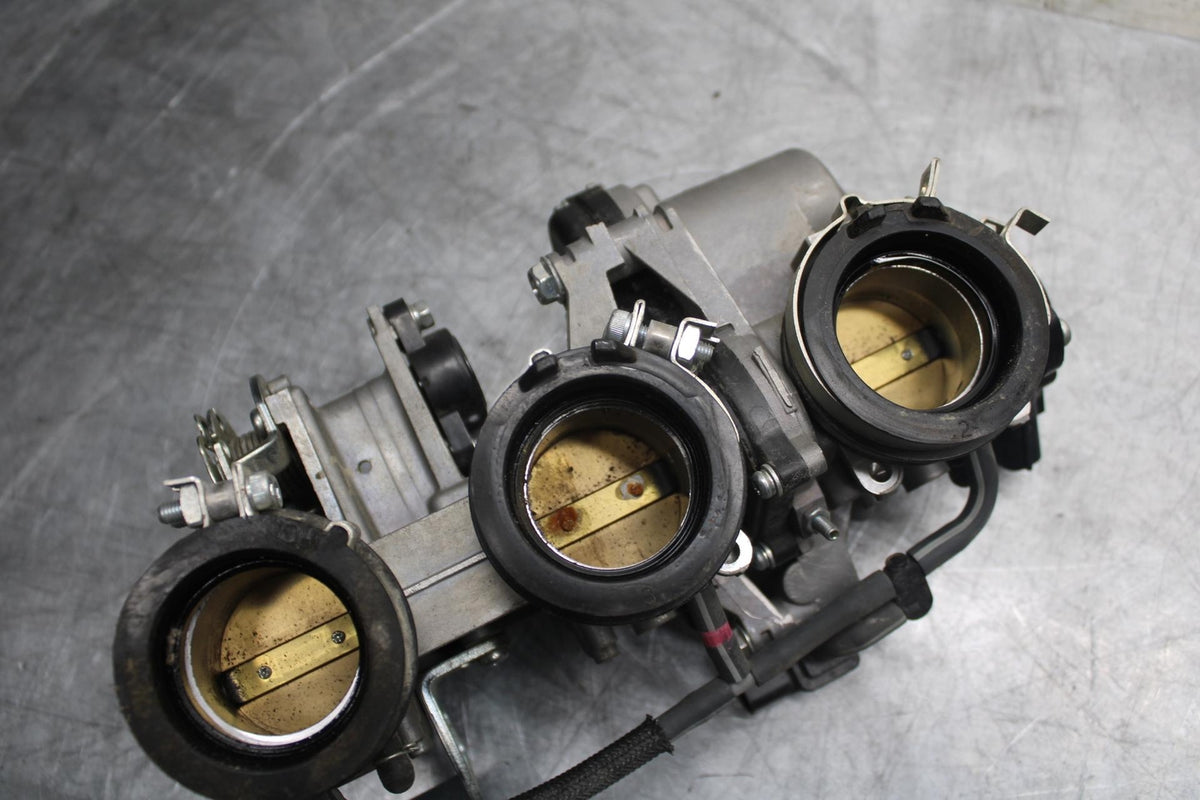 2016 Yamaha XSR900 ABS MAIN FUEL INJECTORS / THROTTLE BODIES BB516