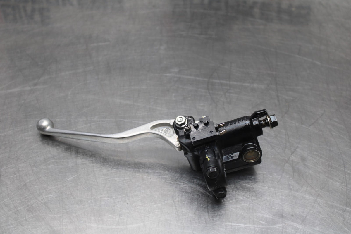 08 HONDA CBR125R FRONT BRAKE MASTER CYLINDER w/ LEVER BB839